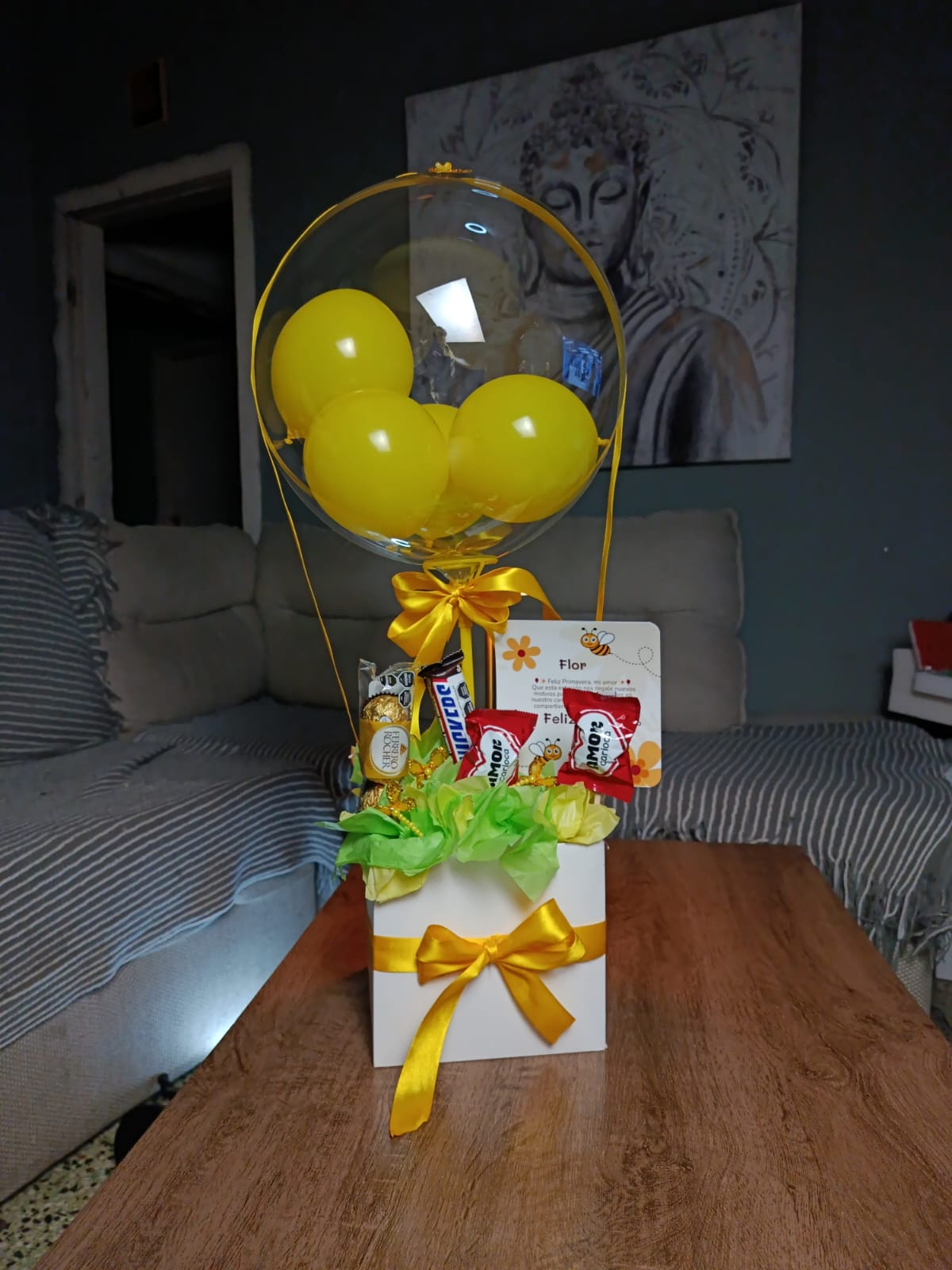 Arreglo de Globos con Golosinas