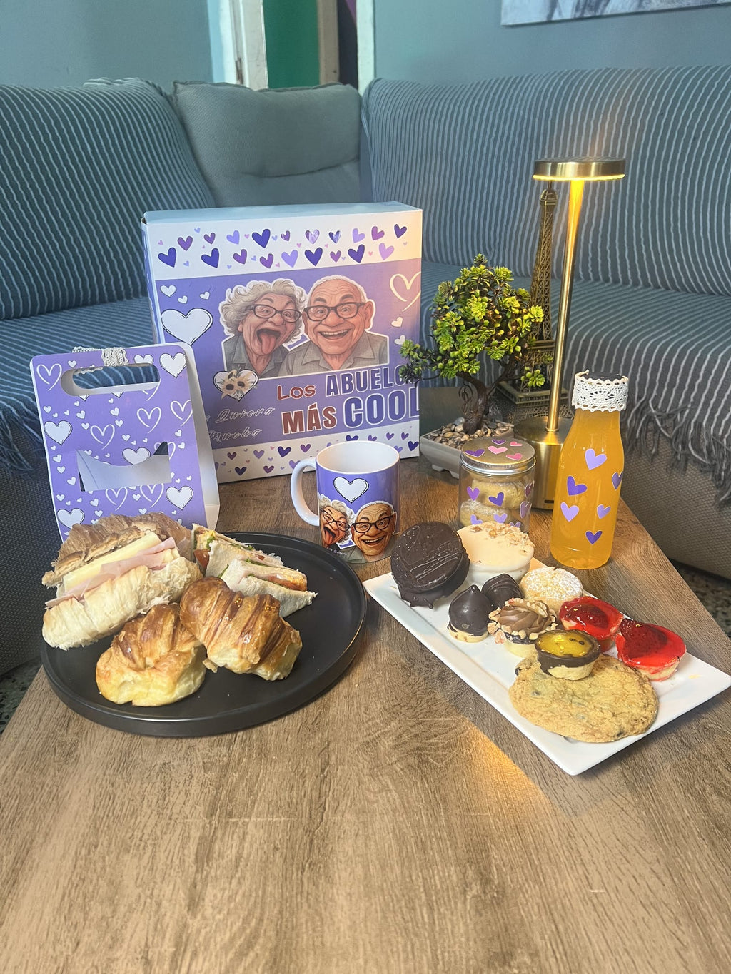 Desayuno con caja personalizada