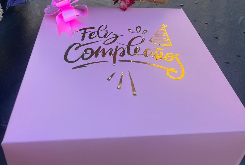 Desayuno con caja personalizada