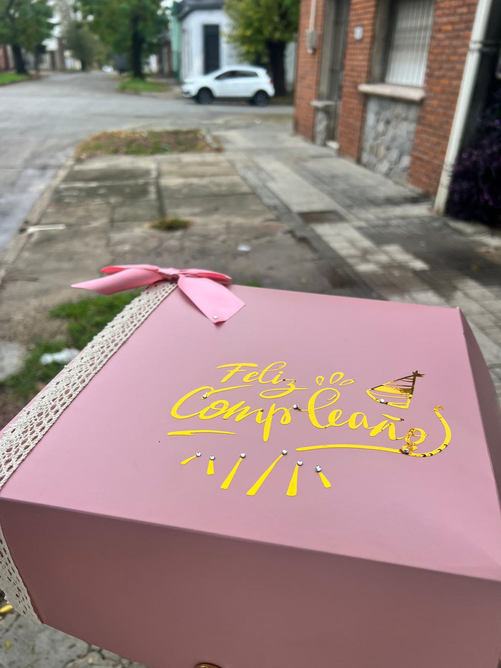 Desayuno con caja personalizada